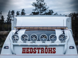 LED Markierungsleuchte WEISS montiert an einem Volvo FH4 mit LED Fernscheinwerfern - EAN: 6090553275295