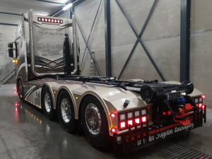 Deense achterbumper met STRANDS IZE LED mistachterlicht helder glas - gemaakt door Van Der Heijden Truckstyling - EAN: 7323030001322
