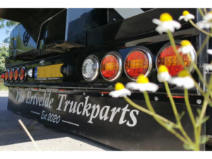 OBO LED hamburger achterlicht gemonteerd op vrachtwagen achterbumper - gemaakt door v Ertvelde Truckstyling