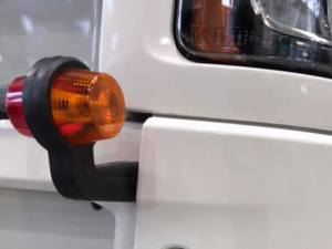Lamp fitting dubbel BA15S gemonteerd in een Gylle breedtelamp