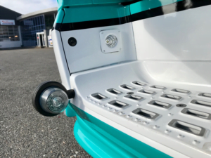 Gylle LED unit oranje met helder glas gemonteerd in een DAF vrachtwagen - EAN: 7392847307330