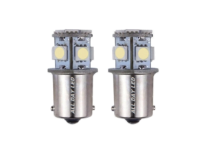 BA15S LED lamp warm wit 3000K - geschikt voor 24 volt gebruikt - interieurverlichting voor vrachtwagen, camper en meer - met 8 SMD LED's - EAN: 6090555381369