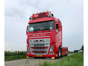 LED light box mounted on a Volvo FH4 - made by van Ertvelde Truckstyling from Schore - EAN: 6438203003551