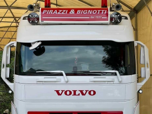 Swedstuff LDL-01 full LED verstraler gemonteerd op een Volvo FH5