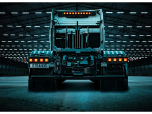 IZE LED multikamer achterlicht van Strands Gemonteerd op een Scania - INGESCHAKELD