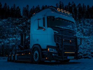 Scania Next Gen vrachtwagen met Strands LED verstraler - Siberia OUTLAW 22''