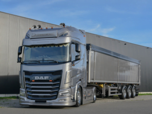 DAF truck with Dark Knight lighting - EAN: 7323030186852