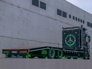 Mercedes LKW mit Dark Knight Beleuchtung - EAN: 7323030186869