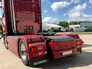ADL10052 montiert an einer LKW-Stoßstange