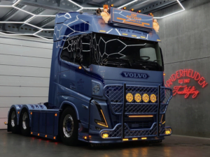 Volvo FH5 mit oranger DRL-Einheit - EAN: 6090535991908