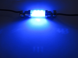 Soffitte LED Röhrenlampe 24 Volt BLAU – LED Innenlampe, die in eine Röhrenlampenfassung passt – kann in LKW, Anhänger und Wohnmobil montiert werden, wenn sie an 24 Volt angeschlossen ist – LED-Lampe ist mit 6 LED-Punkten ausgestattet – EAN: 7448153441401
