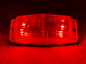 BA15S LED lampen set ROOD - lamp met 15mm bajonet aansluiting voor 12 en 24 volt - single functie lamp voor auto, vrachtwagen, aanhanger, camper, tractor en meer - EAN: 5414184377615
