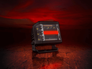 Strands XP RED FOX LED Arbeitsleuchte mit Seitenauslöser und LED Blitz – Strands 809282 – LED Arbeitsleuchte 44 W – DUAL COLOR Standleuchte – geeignet für 12 und 24 Volt – EAN: 7323030192839