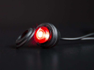 Freedom Black Raven Positionslicht - rot - geeignet für 12 und / oder 24 Volt Betrieb - Strands 800432 - getöntes Glas - EAN: 7323030192020