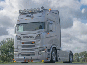 Scania ausgestattet mit DRL Xenon weiß 40841