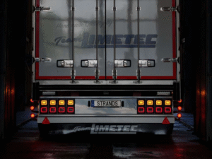 Strands Illusion Rücklicht auf einem LKW montiert